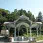 Kiosque et buvette des thermes de l'agréable station thermale de Barbazan.